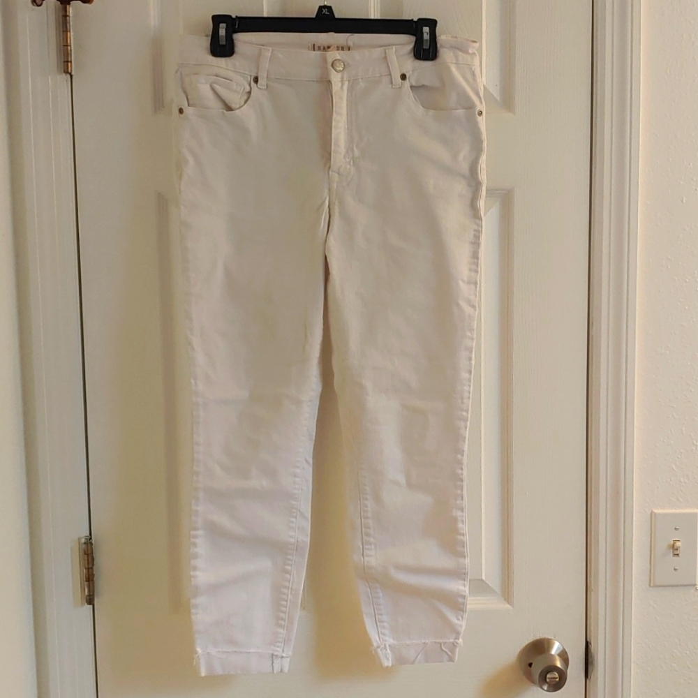 Size 31 White Capris